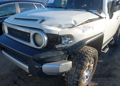 2010 Toyota Fj Cruiser z USA, uszkodzony, nr VIN JTEBU4BF5AK071265